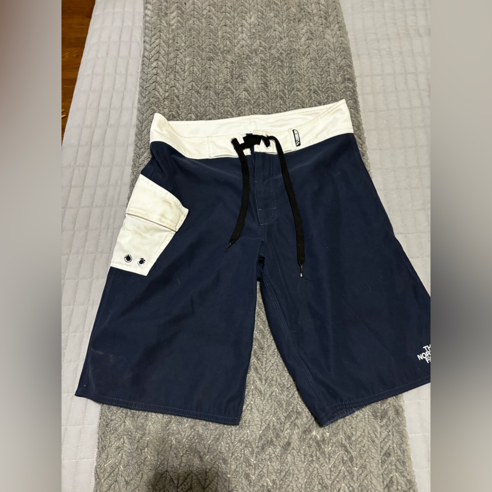 The North Face Navy and Cream Hybrid Shorts size 30